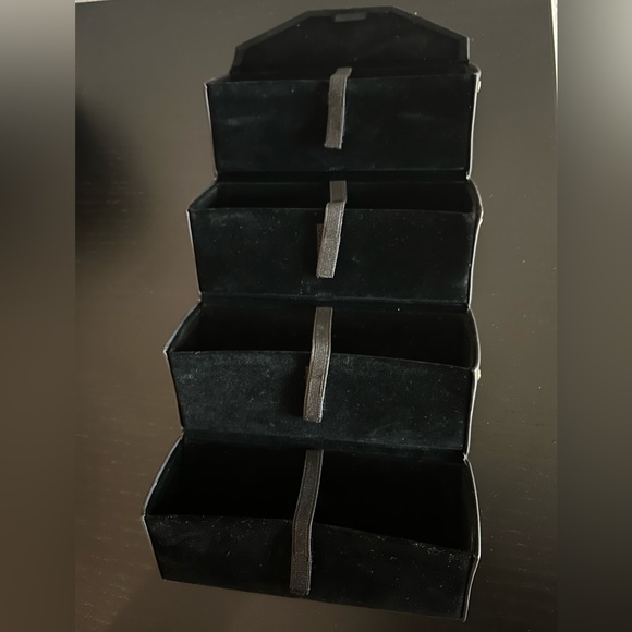 QUAY AUSTRALIA Four Piece Fold-Up Case Matte Black - Picture 2 of 5